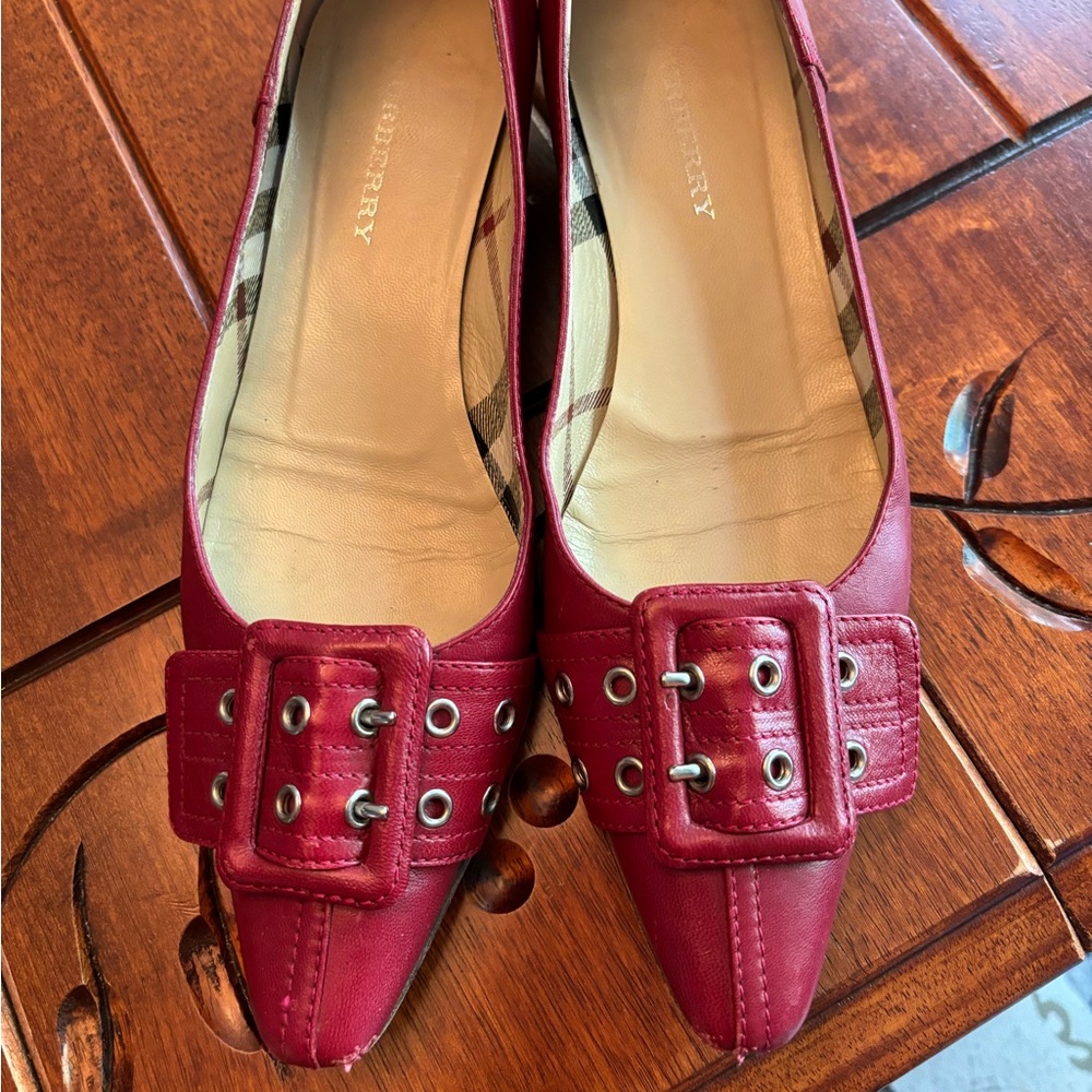 Authentic Burberry Red Flats size 6 (36)